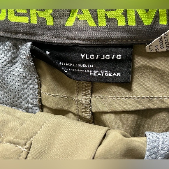 UNDER ARMOUR youth size large loose fitting shorts with adjustable waist - Picture 5 of 7